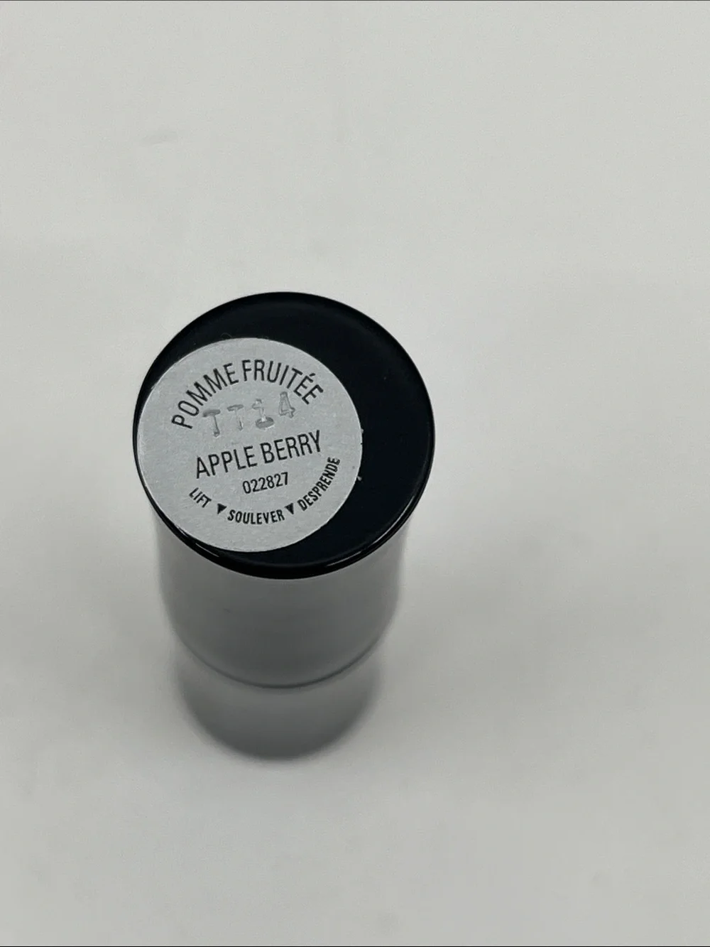 Mary Kay Creme Lipstick - Apple Berry 022827